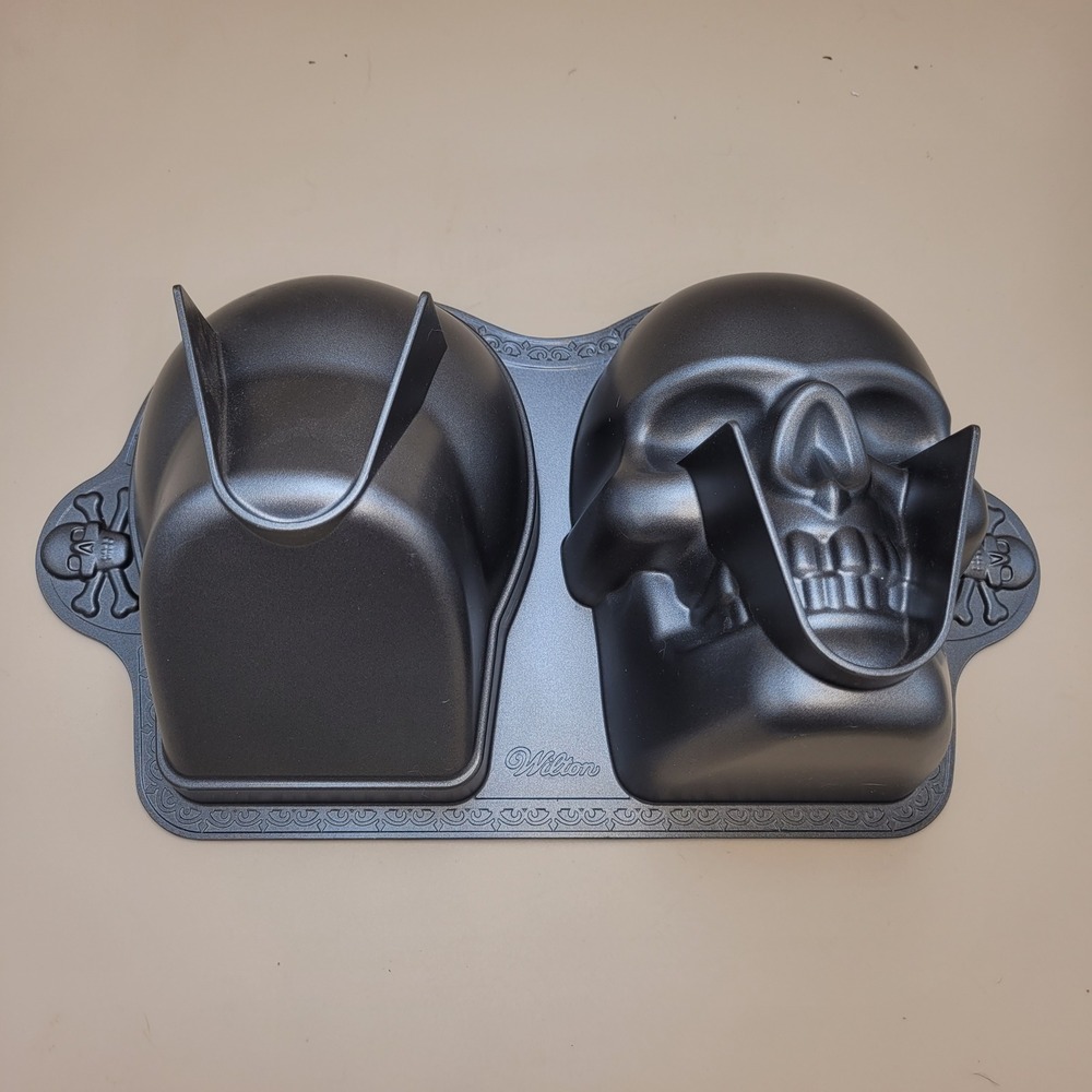 Wilton 10-Cup 3D Skull Cake Pan Cast Aluminum Cake Mold Skeleton Head nonstick